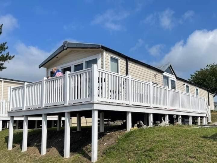 Sea Breeze Cabin Poole Exterior foto