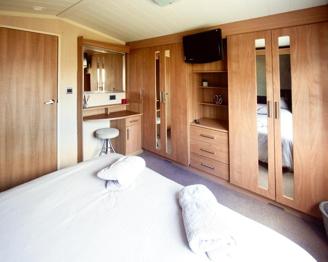 Sea Breeze Cabin Poole Exterior foto